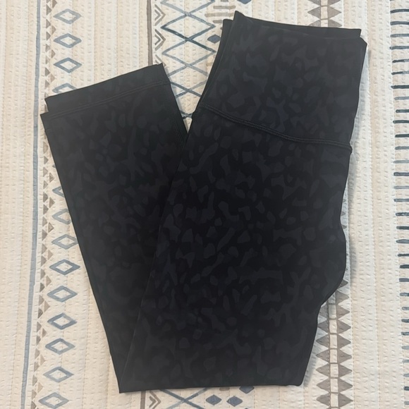 Lululemon Wunder Under Crop (High-Rise) *Full-On Luxtreme 21" - Picture 4 of 7